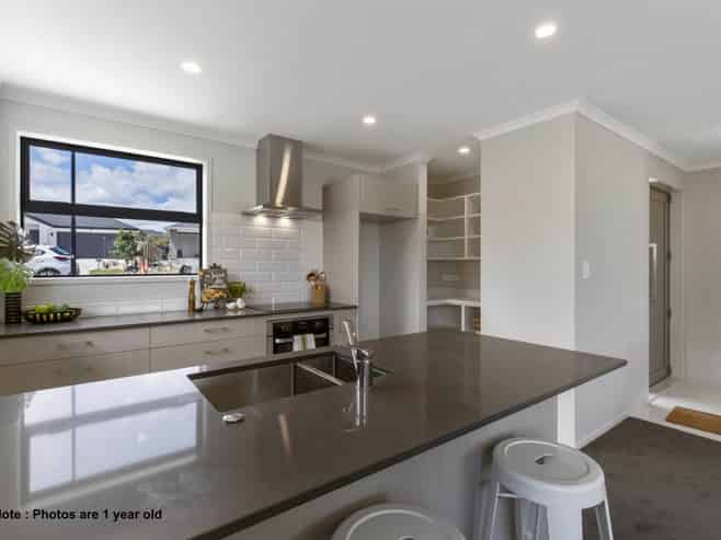 34 Twin Parks Rise, Papakura