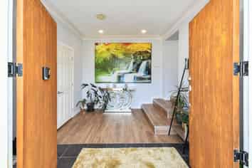 Exceptional Lifestyle & Business Opp on 1ha