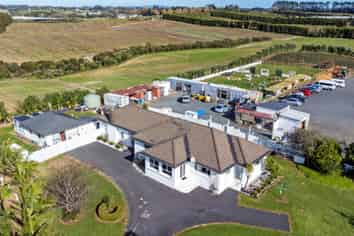 Exceptional Lifestyle & Business Opp on 1ha