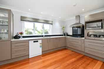 Exceptional Lifestyle & Business Opp on 1ha