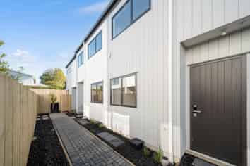 8/12 Clendon Place, Manurewa
