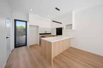 8/12 Clendon Place, Manurewa