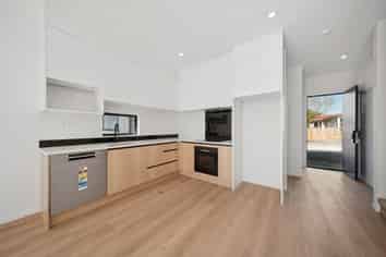 8/12 Clendon Place, Manurewa