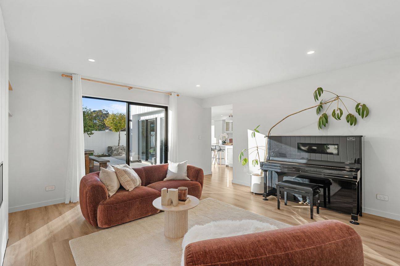 Skylights, Space and School Zone Prestige - Mehr