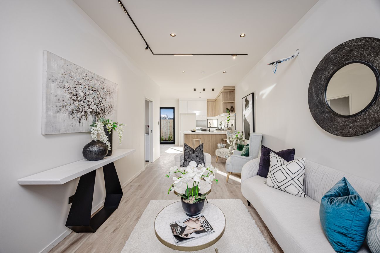 Spacious Modern Living in Prestigious Village! - Vista 4