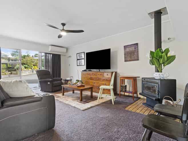 64 Tapper Crescent, Tikipunga