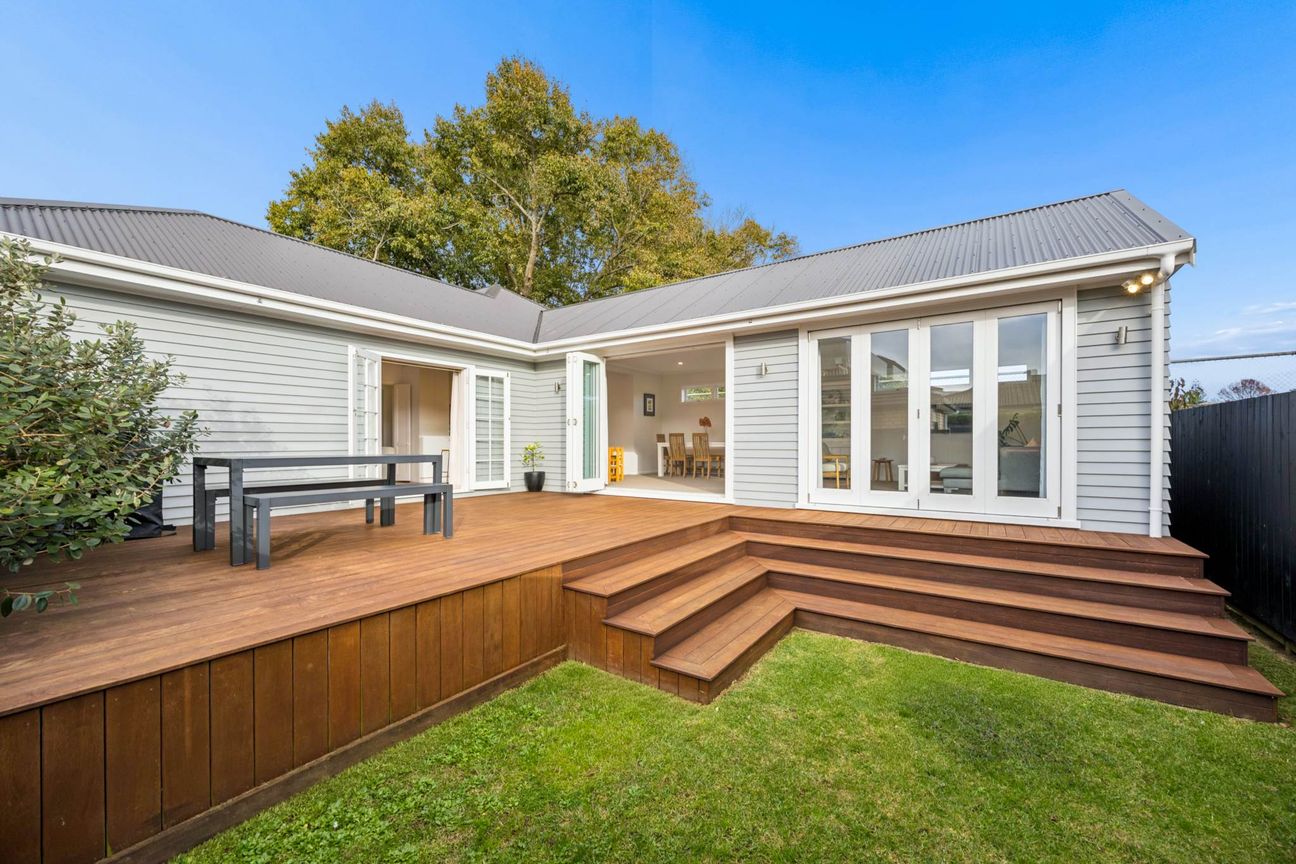 Owners Have Bought – Must Be Sold – pohled 2