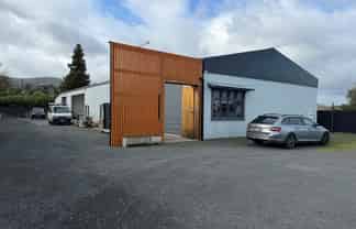 The Perfect Modern Office - Warehouse Combo