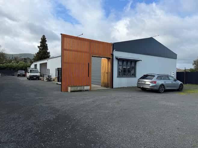 The Perfect Modern Office - Warehouse Combo