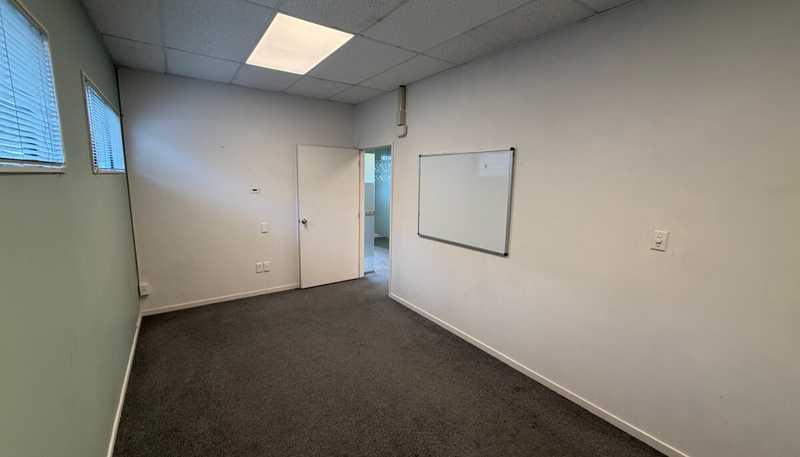 Unit E/402A Titirangi Road, Titirangi