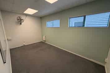Tidy Retail Space in Popular Titirangi 