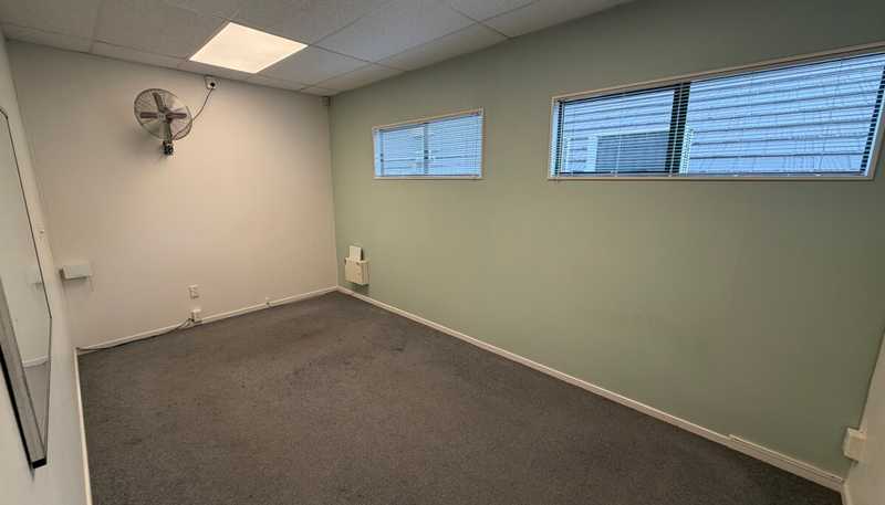Unit E/402A Titirangi Road, Titirangi