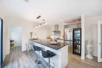 1 Saint Lucia Place, Grenada Village