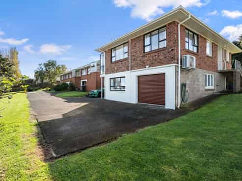 25 Church Crescent, Panmure