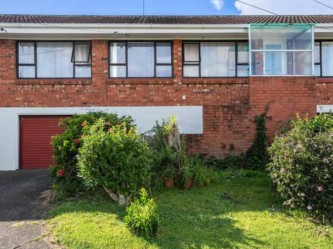 25 Church Crescent, Panmure