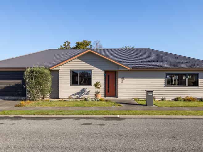 21 Tarata Grove, Masterton