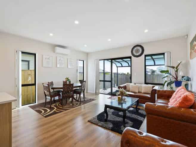 12 Korowhiti Road, Clarks Beach