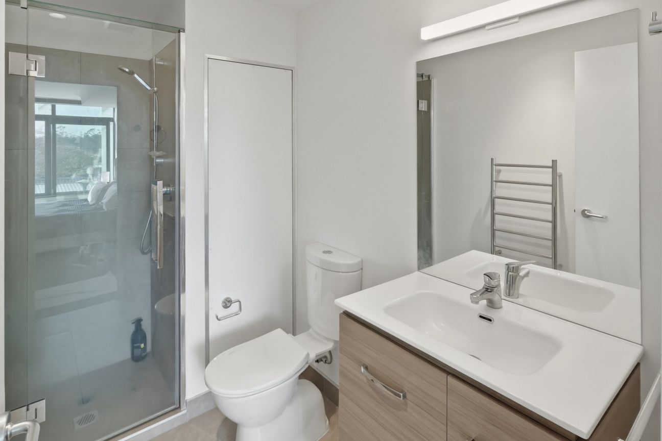 Furnished Apartment with Pool Views & Secure Parking - Więcej