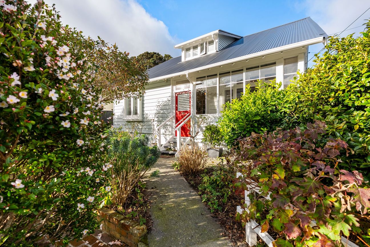 SUNNY AND FLAT - KELBURN CLASSIC! - Vista 2