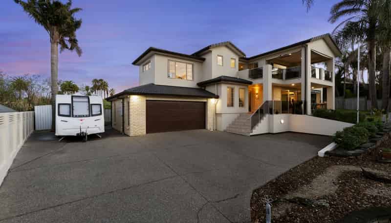 8 Tui Brae, Beachlands