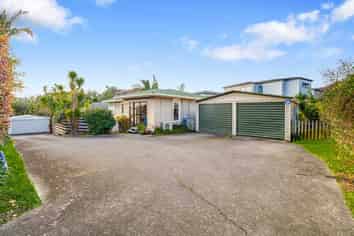 1A Glenford Lane, Te Atatu Peninsula
