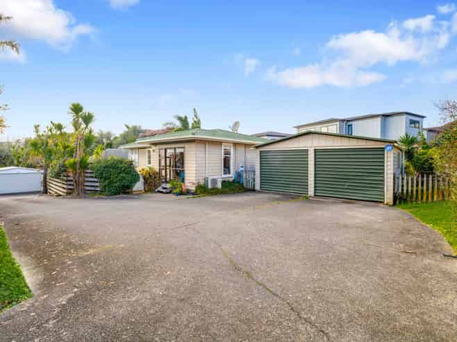 1A Glenford Lane, Te Atatu Peninsula