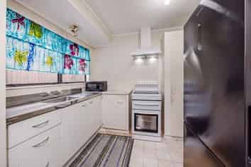 2/187 Buckland Road, Mangere East