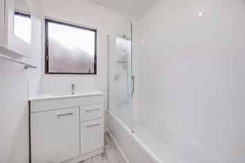 2/187 Buckland Road, Mangere East