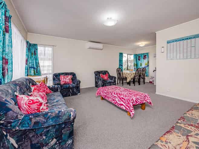 2/187 Buckland Road, Mangere East
