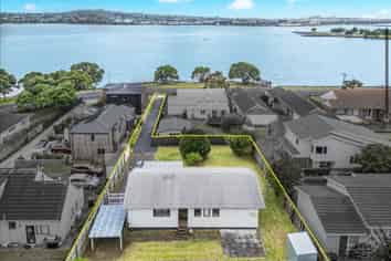 57A Kiwi Esplanade, Mangere Bridge
