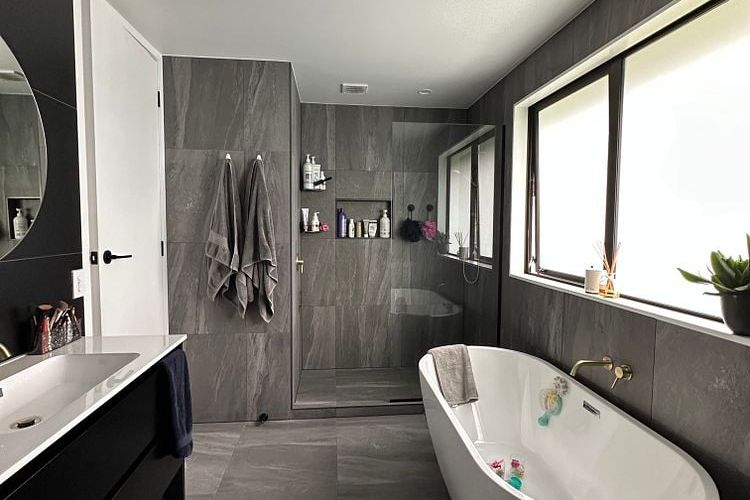 Freshly Renovated Home – Modern, Bright & Move-In - Widok 4