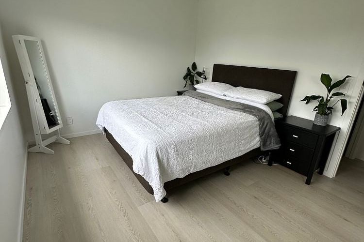 Freshly Renovated Home – Modern, Bright & Move-In - Więcej