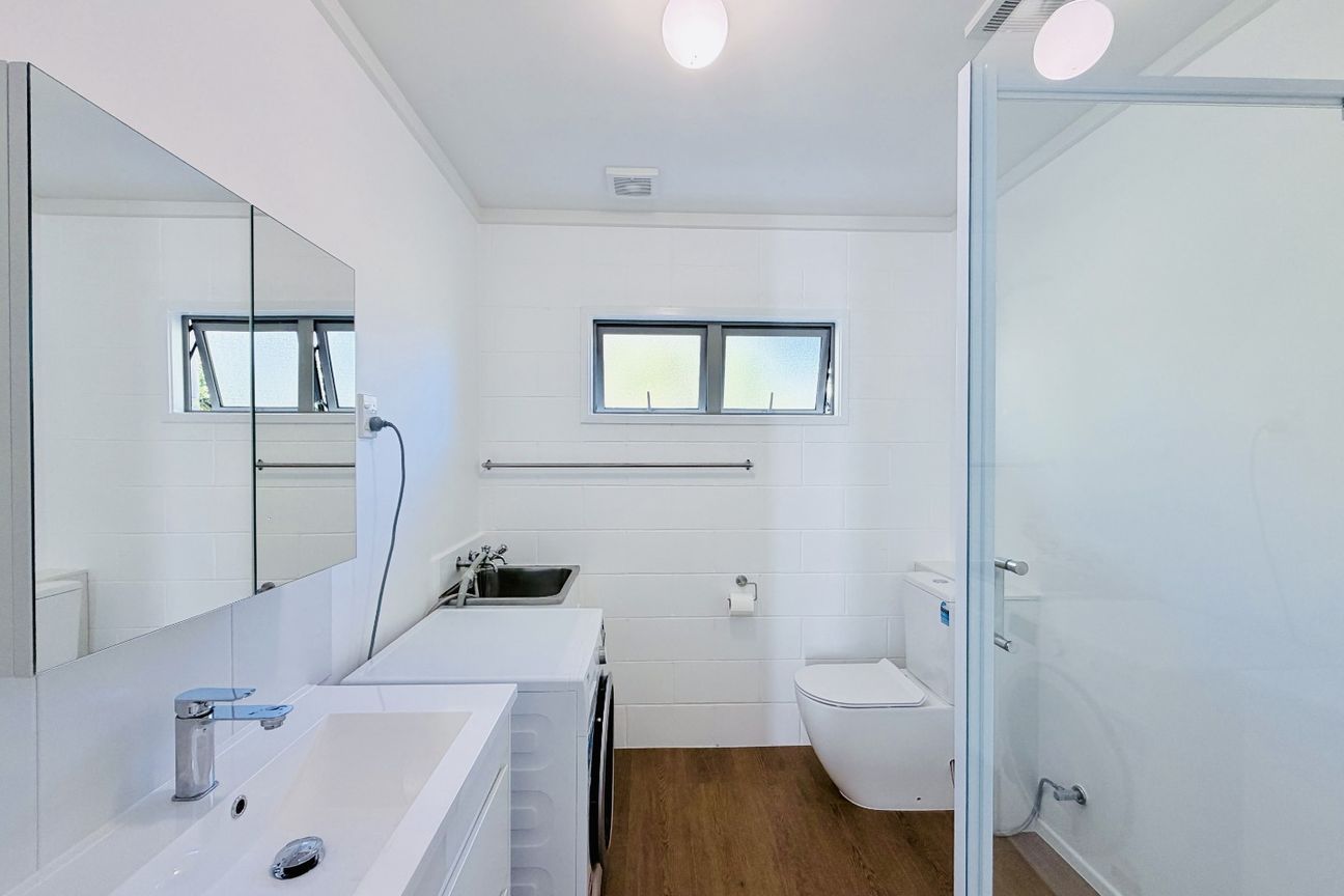 Newly Renovated  Brand New Kitchen & Bathroom  Prime Mount Albert Location - Ansicht 3