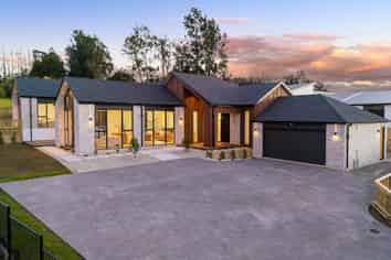 16 & 16A Katote Avenue, Swanson