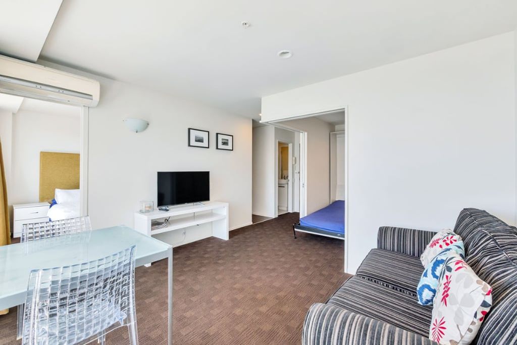 Versatile Two Bedroom Apartment - The Quadrant with Bar, Spa, Pool, Sauna & Gym - Aanzicht 5