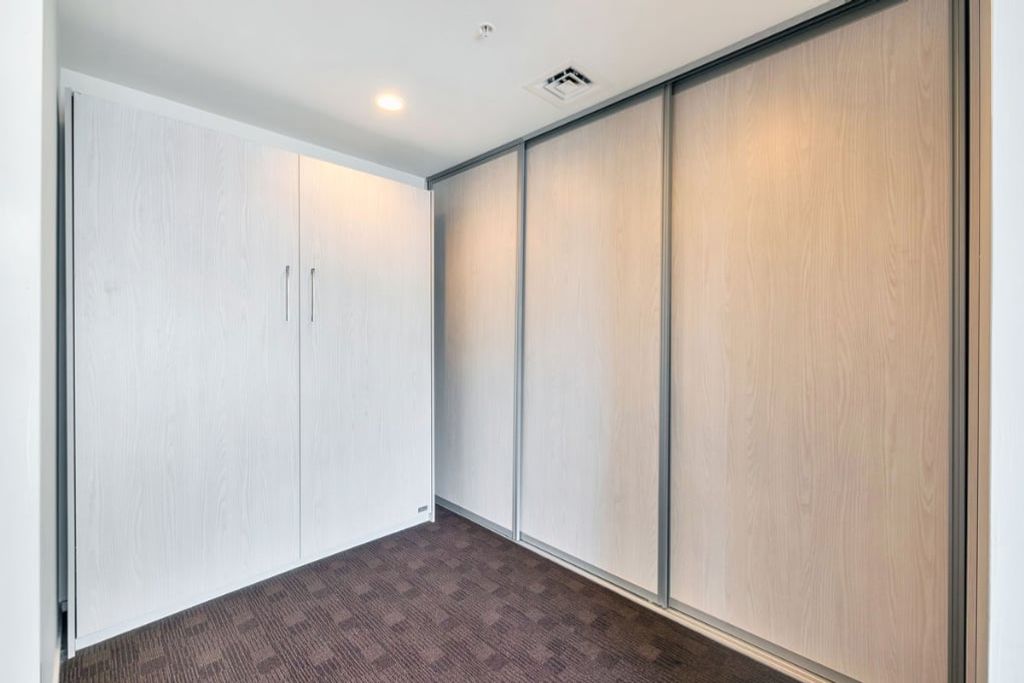 Versatile Two Bedroom Apartment - The Quadrant with Bar, Spa, Pool, Sauna & Gym - Meer