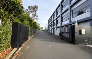 AFFORDABLE 165M² UPSTAIRS OFFICE FOR LEASE
