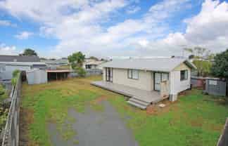 2/131 Old Wairoa Road, Papakura