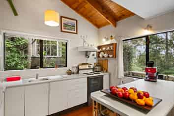18 Tawini Road, Titirangi