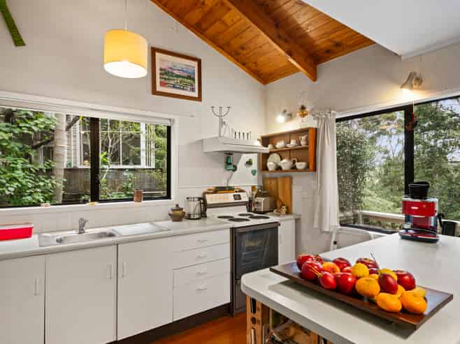 18 Tawini Road, Titirangi