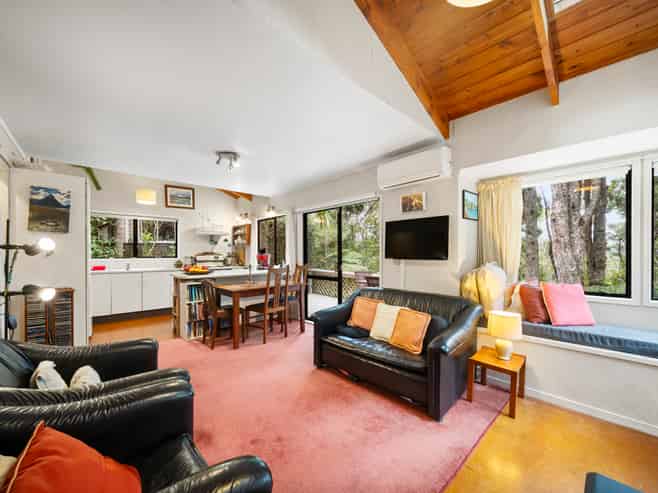 18 Tawini Road, Titirangi