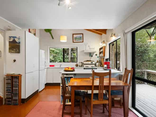 18 Tawini Road, Titirangi