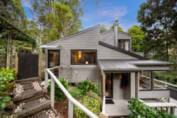 18 Tawini Road, Titirangi