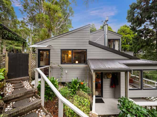 18 Tawini Road, Titirangi
