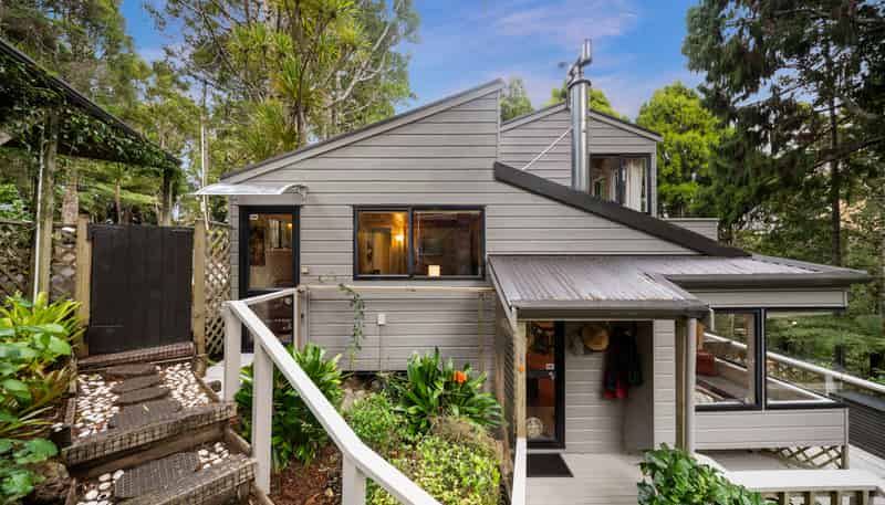 18 Tawini Road, Titirangi