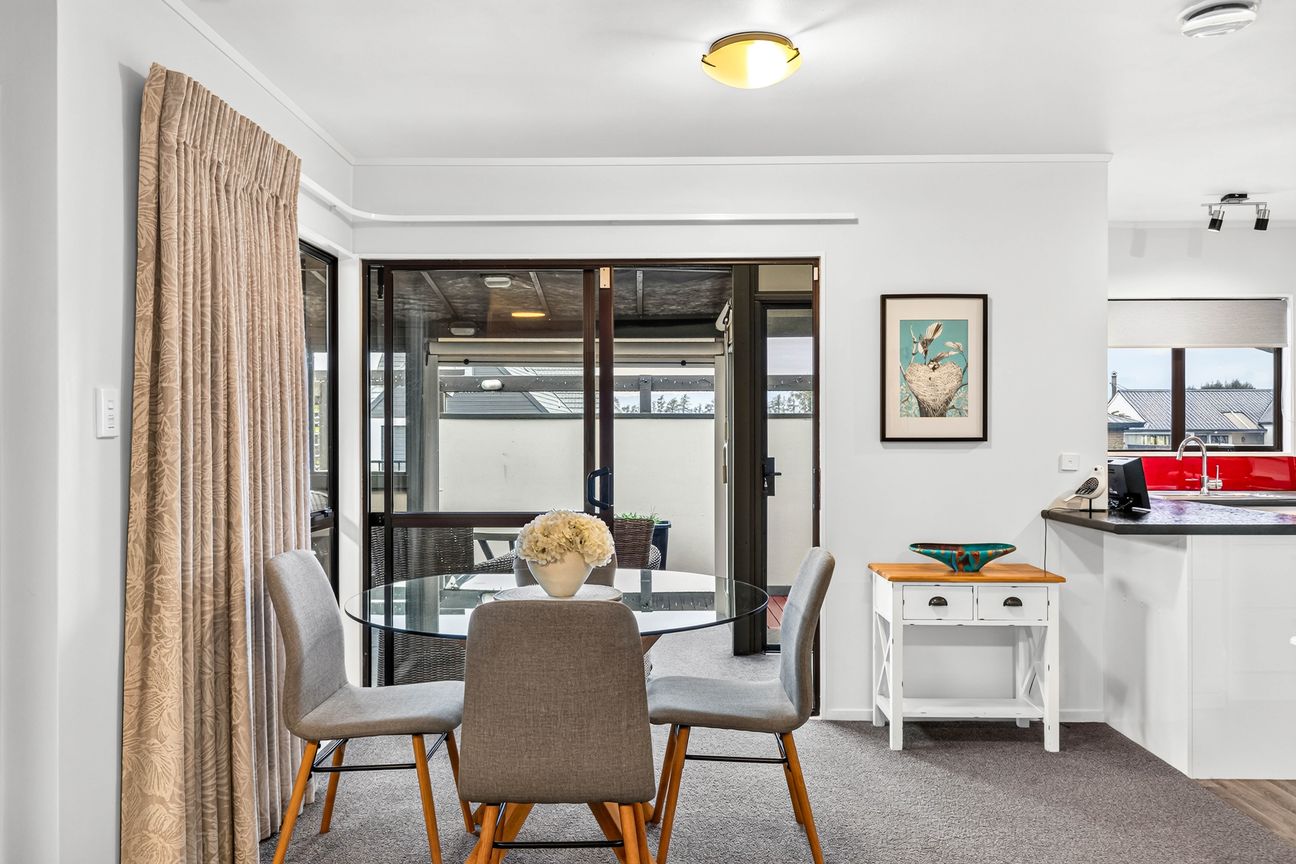 Immaculately presented brick and tile unit - Widok 4