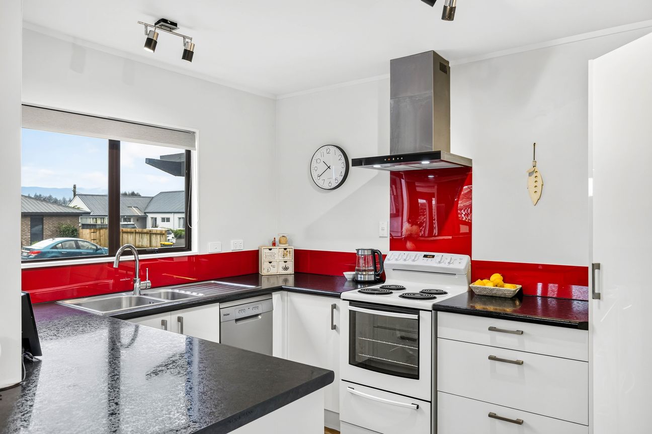 Immaculately presented brick and tile unit - Widok 5