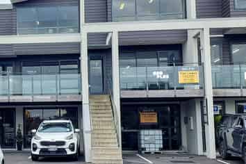 Split Level Suite - CBD Fringe