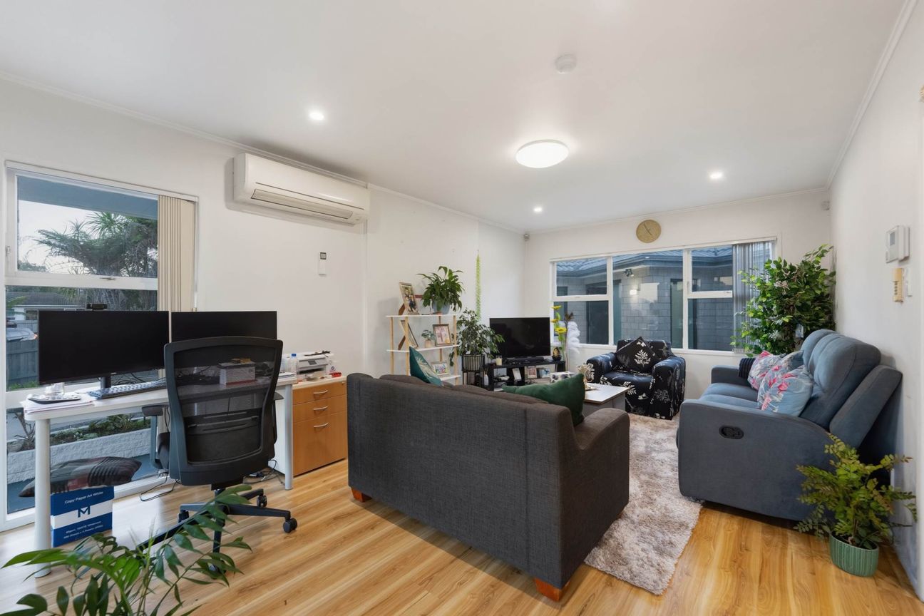 HOME & INCOME ON CORNER SITE - Veduta 4