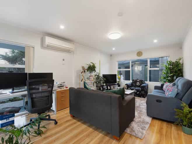 66 Sunlands Drive, Manurewa